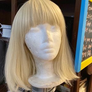 Blonde wig with no lace.